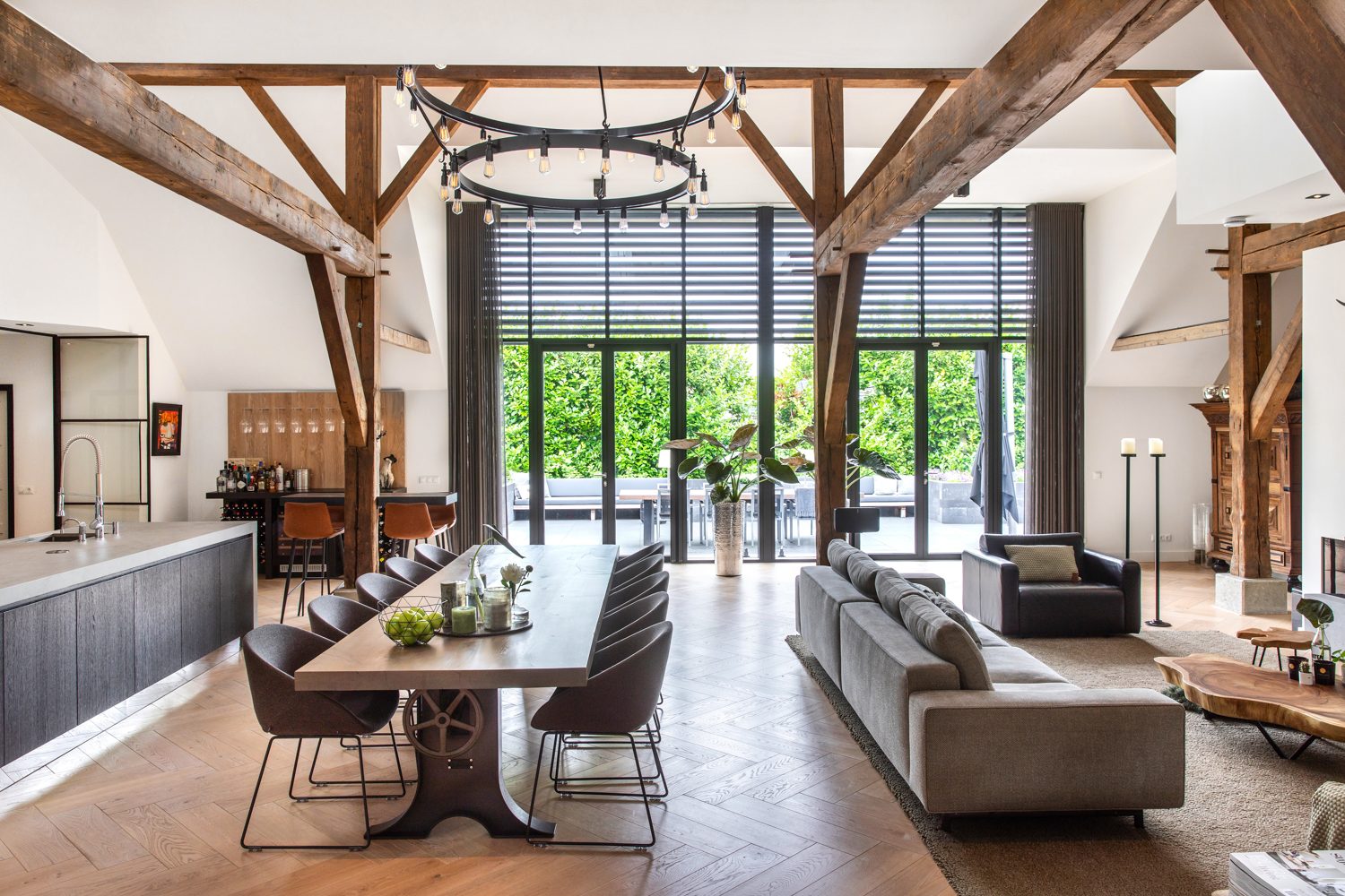 Transformatie boerderij Zwolle - Stijlvol wonen in een vijfsterren stal