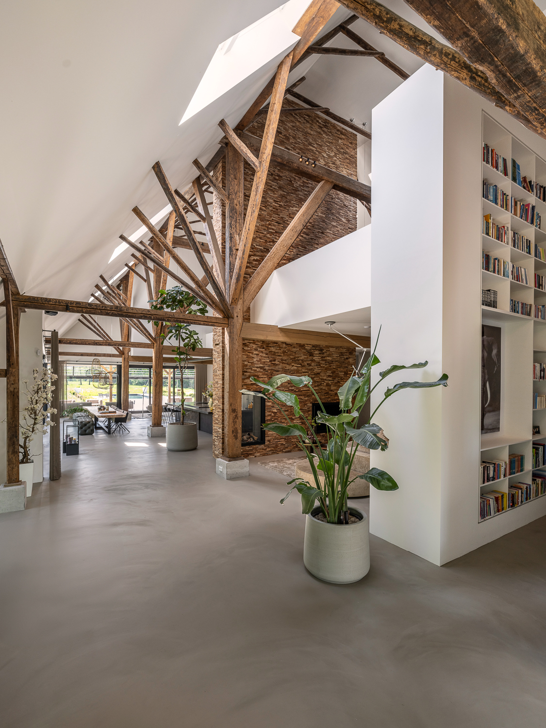 Transformatie friese monumentale boerderij - Van historisch erfgoed naar eigentijds wonen