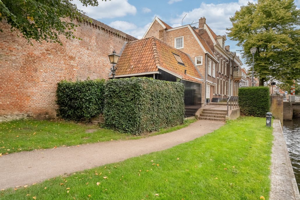 Verbouw monumentaal grachtenpand aan de stadsmuur